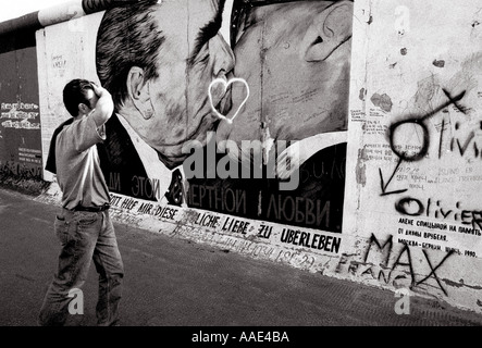 East Side Gallery Wall Graffiti an der Wand von Drnitrij Vrubel Berlin Deutschland Stockfoto