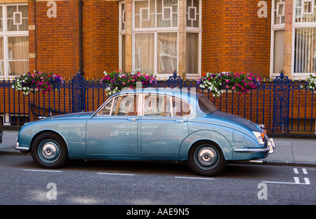 Jaguar Mk2 Limousine vor Block edwardianische Herrenhaus im Zentrum von London Marylebone geparkt Stockfoto