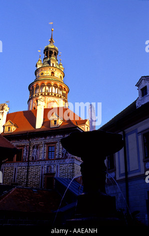 Schlossturm des 18. Jahrhunderts Krumlovsky Zamek Schloss-Cesky Krumlov, Tschechische Republik Stockfoto