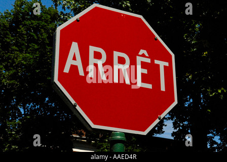 Französische Sprache-Stop-Schild befindet sich in der Stadt von Montreal Quebec Kanada Stockfoto