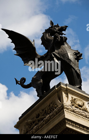 Der Temple Bar Denkmal außerhalb der Königlichen Gerichtshöfe auf Fleet Street Stockfoto