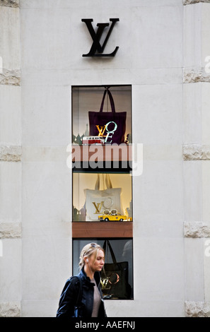 Louis Vuitton Store auf New Bond Street London Stockfoto