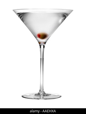 Martini mit Olive auf weißem Hintergrund Stockfoto