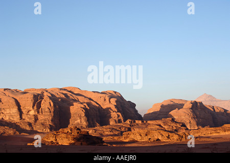 Am frühen Morgen Spitzen Licht auf Wüste Wadi Rum Protected Area Jordan Stockfoto