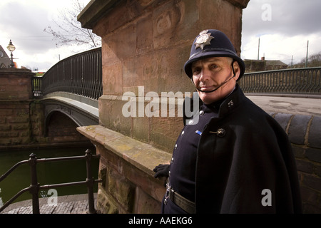 UK England West Midlands Dudley Black Country Museum traditionelle britische Bobby Wachtmeister Roger Boyling Stockfoto