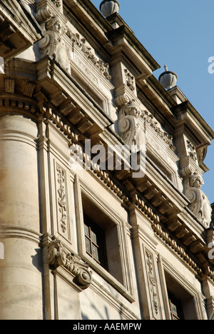Nahaufnahme von architektonischen Details im Außenbereich das Wyndham Theatre in London Charing Cross Road Stockfoto