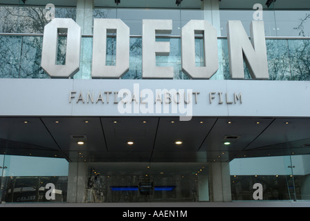 Nahaufnahme von vorne das Odeon Kino in Leicester Square in London England Stockfoto