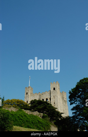 Ansicht von Rochester Castle gegen blauen Himmel Stockfoto