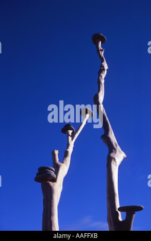 Strand-Kunst. Steinen auf Treibholz ausgeglichen. Hokitika Südinsel Neuseeland Stockfoto