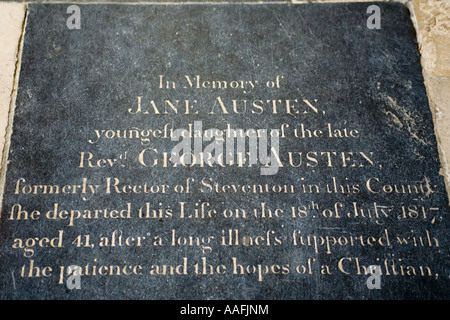 England. Hampshire. Winchester. Jane Austen-Grab in der Kathedrale Stockfoto