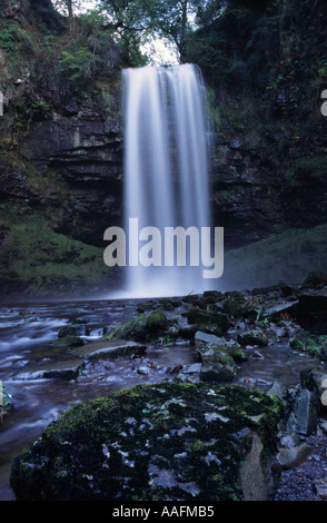 Henrhyd fällt nach einigen schweren Regen im Frühjahr Stockfoto