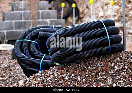 Abflussrohr an einer Baustelle Stockfoto