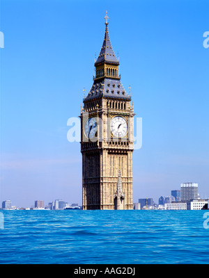 Der Turm von Big Ben erhebt sich über den Fluten aufgrund von verheerenden Überschwemmungen als Folge der globalen Erwärmung.  ZUSAMMENGESETZTE FOTO. Stockfoto