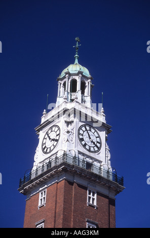 Detail der Uhr des Torre Monumental, früher Englischer Turm / Torre Ingles, Retiro-Viertel, Buenos Aires, Argentinien Stockfoto