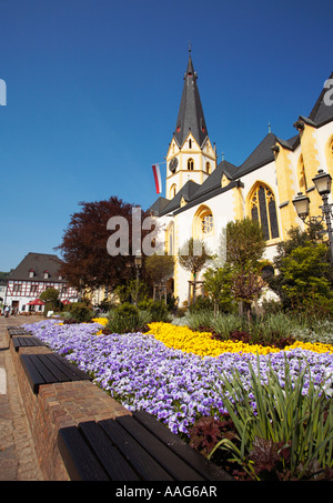 Ahrweiler Deutschland Europa: Pfarrkirche St. Laurentius auf dem Markt-Platz Stockfoto