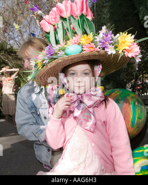 Kandidat in der Oster Bonnet-Wettbewerb in der Taverne auf der Park im Central Park in New York City USA April 2006 Stockfoto