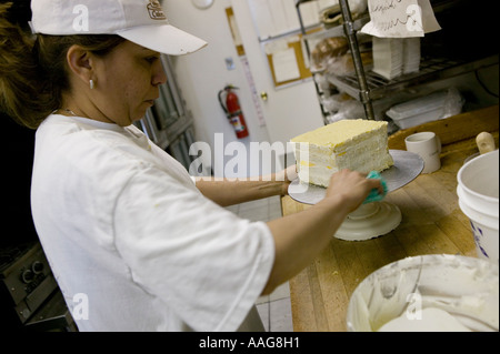 Backen einen Kuchen in New York City USA April 2006 Stockfoto