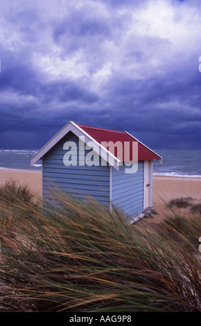 Strandhütte an einem stürmischen Tag am Strand von Brighton Melbourne Victoria Australien Stockfoto