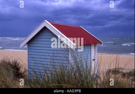 Strandhütte an einem stürmischen Tag am Strand von Brighton Melbourne Victoria Australien Stockfoto