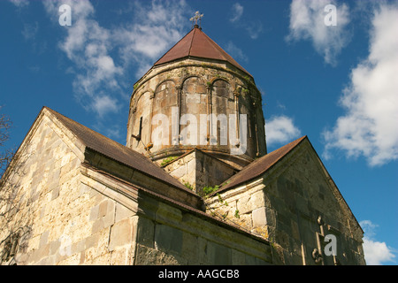 Armenien in der Nähe von Ijevan Hagharstsin Kloster besuchte häufig erbaute 1200 s Walnuss Baum möglicherweise 700 Jahre alten Kirche Stockfoto