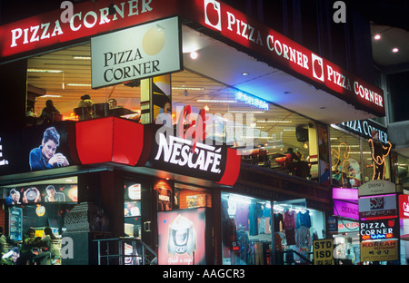 Brigade Straße bei Nacht Karnataka Bangalore Indien Stockfoto