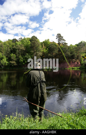 "Bill Baines, Angeln am Fluss Spey, Speyside, Schottland" Stockfoto