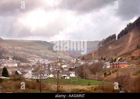 EIN WELSH-TAL MIT PREIS STADT UND NANT Y MOEL SOUTH WALES UK Stockfoto