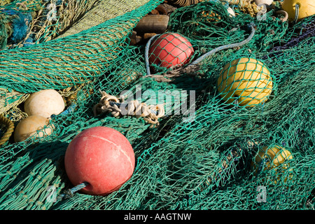 Irland County Kerry Dingle Harbour Fischernetze am Kai Stockfoto