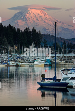 Mount Rainier vom Gig Harbor Stockfoto