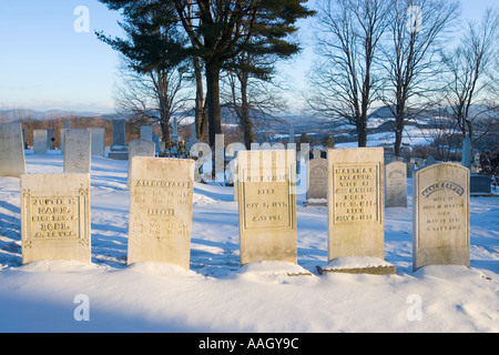 Ein Friedhof in Peacham Vermont im winter Stockfoto