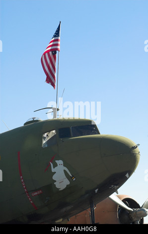 Die Nase von einer Douglas AC-47 auf dem Boden.  Dies ist die Version aus der "Spooky" Geschwader den Spitznamen "The Magic Dragon Blätterteig" Stockfoto