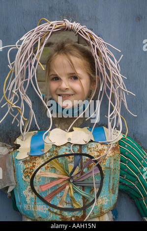 kleines Kind am Zentrum für Alternative Technologie Machynlleth Powys Mitte Wales UK Stockfoto