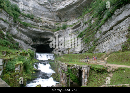 Quelle des Flusses Loue im Osten Frankreichs, ist bekannt für seine Forellenangeln Stockfoto