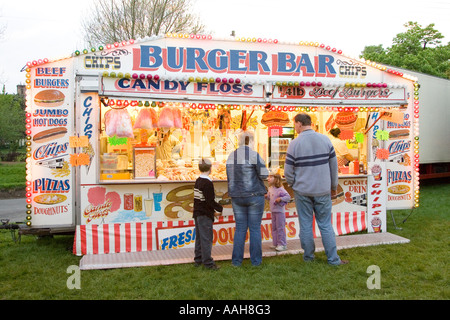 Eine Garküche auf der Kirmes in Bardwell in Suffolk Stockfoto