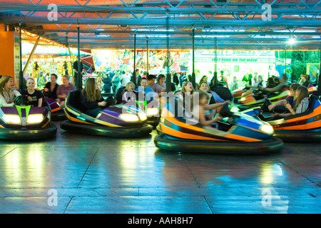 Autoscooter auf der Kirmes in Bardwell in Suffolk Stockfoto