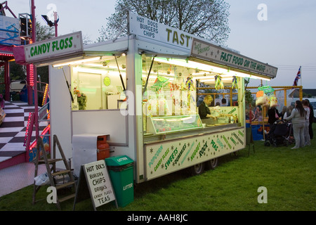 Eine Garküche auf der Kirmes in Bardwell in Suffolk Stockfoto