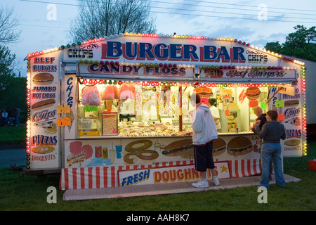 Eine Garküche auf der Kirmes in Bardwell in Suffolk Stockfoto