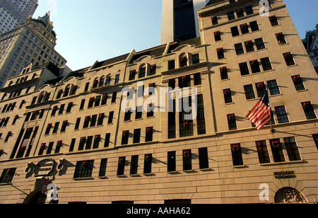 Geschäften und Gebäuden auf Fifth Avenue in New York Stockfoto