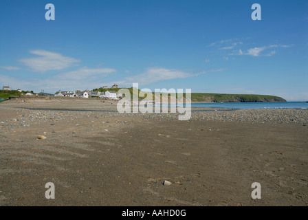 Ein Blick auf das Dorf Aberdaron vom Strand an der Spitze des nördlichen Wales Lleyn-Halbinsel. Stockfoto