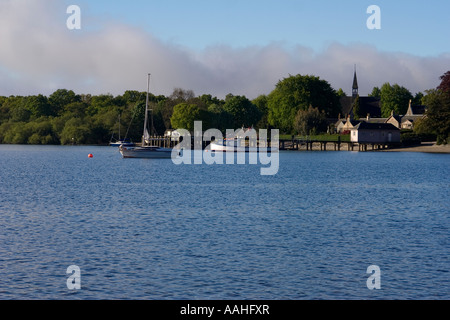 Blick über Loch Lomond in Richtung Luss Pier von Luss Campingplatz Stockfoto