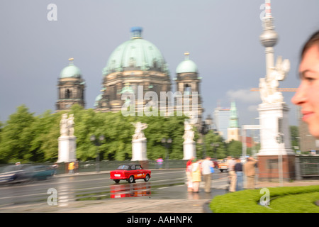 Reisefotografie aus der Berliner Dom entlang Unter Den Linden und tv Turm tv Turm Mitte Berlin Deutschland Stockfoto