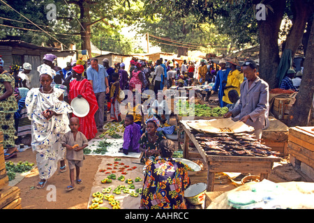 Outdoor-Markt bei Basse Sante Su Gambia Westafrika JMH0686 Stockfoto