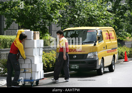 JPN, Japan, Tokio: DHL Kurierdienst in der finanziellen Bezirk Nihombashi Stockfoto