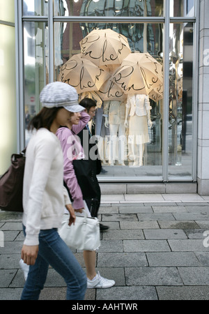 JPN-Japan Tokyo Ginza eleganten Einkaufsmöglichkeiten und Unterhaltung Bezirk Burberry speichern Chuo Dori Straße Stockfoto