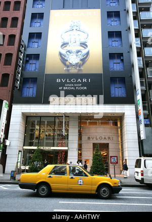 Japan Tokyo Ginza eleganten Einkaufsmöglichkeiten und Unterhaltung Bezirk Bulgari Stroe Chuo Dori Straße Stockfoto