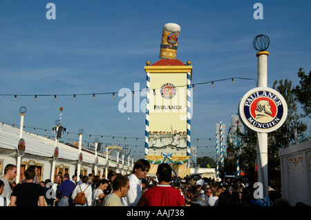 München, Octoberfestival 2004, Bier Garten von Paulaner Bier Stockfoto