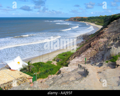 Verbunden Blick auf Praya Amor Strand (Liebhaber) in Pipa, südlich von Natal, Brasilien. Stockfoto