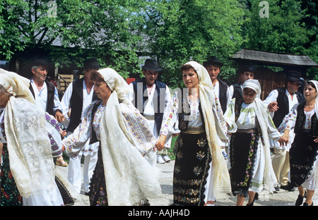 Volkstänzer Village Museum Bukarest Rumänien Stockfoto