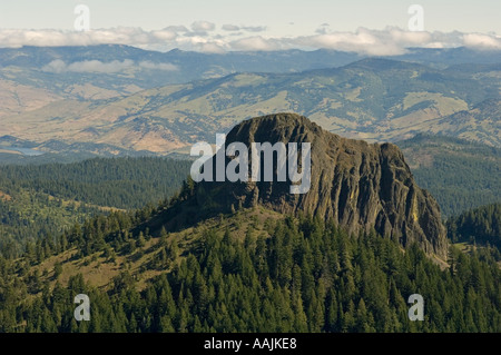 PILOT ROCK, alte vulkanische Stecker, 5908 Fuß hoch, Antenne, Cascade-Siskiyou National Monument OREGON USA Stockfoto