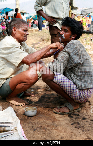 Auf dem Markt am Bissamcuttack, Chatikona, in der Nähe von Rayagada, Orissa, Indien Stockfoto